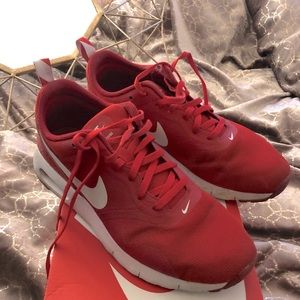 Nike air max tavas. Size 5.5 youth (7-7.5 womens)